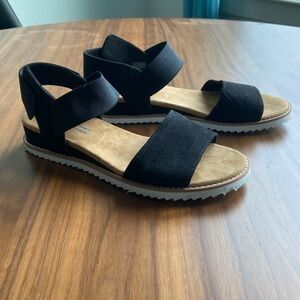 Women's Flat Sandals by Skechers. Memory Foam. Wide Fit. Size 10